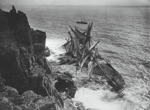 The Hansy, 1911.
The Norwegian sailing ship the Hansy was wrecked in November 1911 on the eastern side of the Lizard in Cornwall.
[Photo: The Gibsons of Scilly]