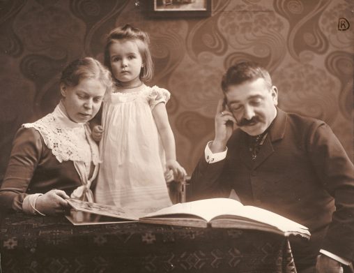 Mary, Marietta and Aby Warburg, 1901