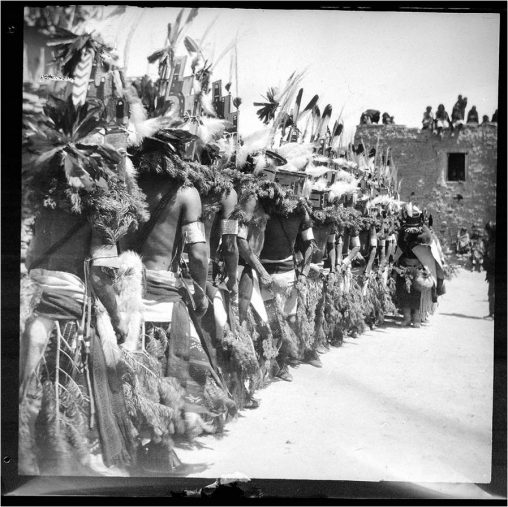 Aby Warburg, « Kachina dancers, Hopi Indians rain maker », Shongopavi pueblo, 1900.