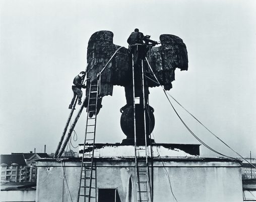During Nazi Germany, Templehof Airport was crowned, sinde 1941, by an imperial eagle atop a globe. It was not until 1962 that American troops dismantled the sculpture and discarded everything except the eagle's head, which stands today at the airport on a plinth, where it was relocated in 1985.